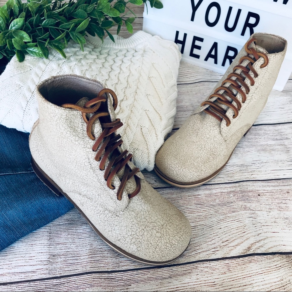 Anthropologie Gee Wawa Kenya Low Lace Up Fall Boot - Picture 3 of 8